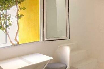 تختخواب و صبحانه La Maison Jaune