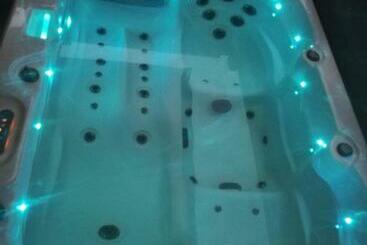 تختخواب و صبحانه Nueva Suite Jacuzzi Relax Beach & Mountain