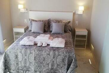 تختخواب و صبحانه Nueva Suite Jacuzzi Relax Beach & Mountain