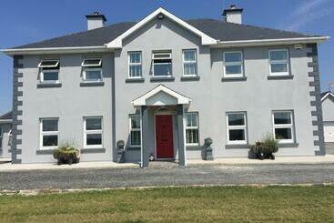 Lyntom House B&b