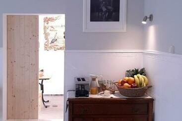 پانسیون O Violas   Art Coffee & Guesthouse