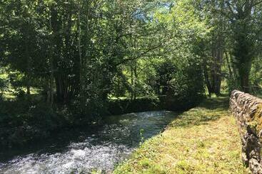 تختخواب و صبحانه Au Bord De L Eau