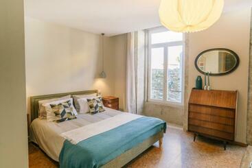 پانسیون Guest House Eça Agora!