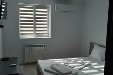 پانسیون Camere De Inchiriat Central La Calciu