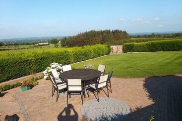 تختخواب و صبحانه Antrim Heights Bnb