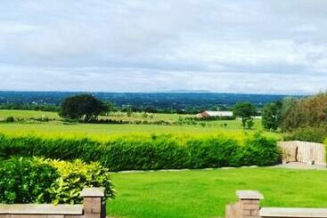 تختخواب و صبحانه Antrim Heights Bnb