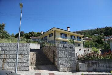 تختخواب و صبحانه Bellavista Alojamento