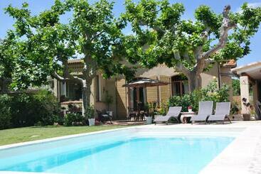 تختخواب و صبحانه Chambre D Hôtes L Ipomée