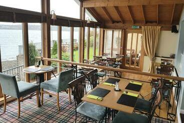 تختخواب و صبحانه Ferry House Inn