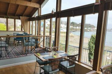 تختخواب و صبحانه Ferry House Inn