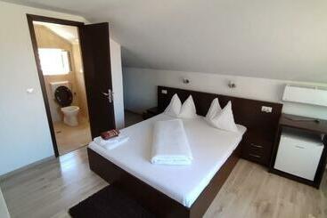 پانسیون Casa Laur