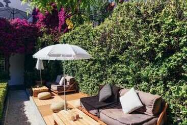 تختخواب و صبحانه Pergola Boutique