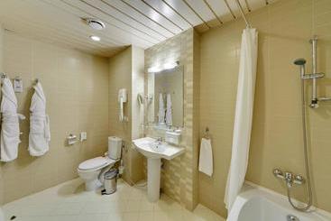 هتل Repino Cronwell Park  & Spa