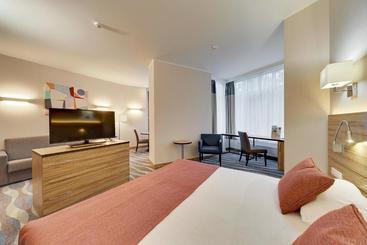هتل Repino Cronwell Park  & Spa