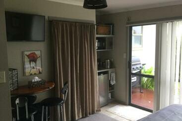 پانسیون Sunrise Suite