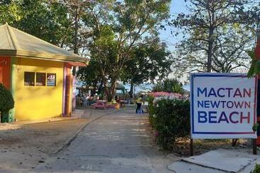 Mactan Newtown With Sun Set And Garden View