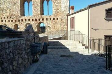 تختخواب و صبحانه Al Castello