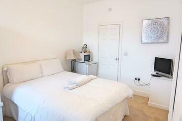 بنسيون Whitburn Guest House About 7 Mins Walk To The City Free Internet Tv