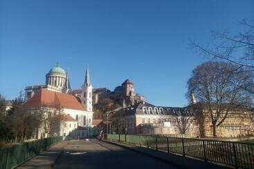 هاستل Esztergom Central