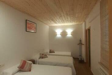 تختخواب و صبحانه Casa La Foradada
