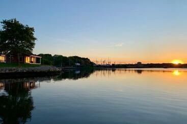هتل Harbor View Landing