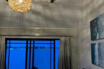 هتل Harbor View Landing
