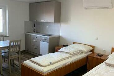 Majatalo Apartman Decorus