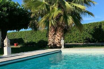 تختخواب و صبحانه Atelier Des Vidaux