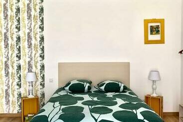 تختخواب و صبحانه Atelier Des Vidaux