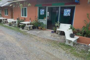 هتل Travellers Rest