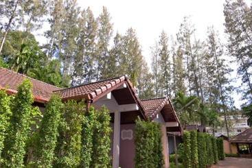 هتل The Delight Pine Tree Village
