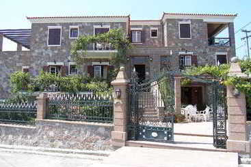 Villa Iris Hotel