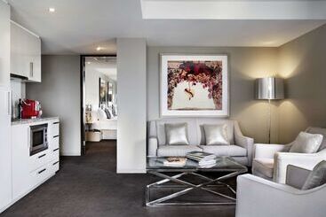 فندق The Olsen Melbourne  Art Series