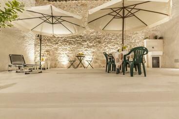 Carlentini House B&b