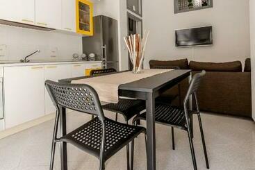Carlentini House B&b