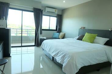 هتل Trio Residence Si Racha
