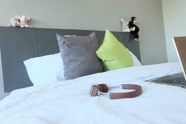 هتل Trio Residence Si Racha