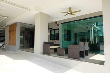 هتل Trio Residence Si Racha