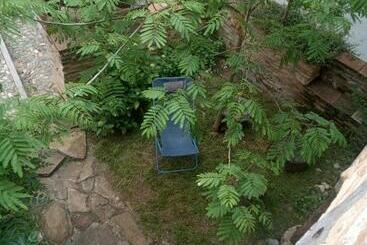 تختخواب و صبحانه La Lauze Et L Anguille