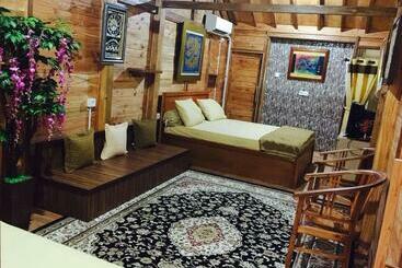 هاستل Penginapan Muslim Yuni Inn