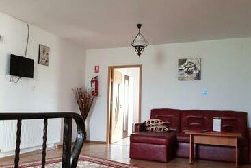 پانسیون Casa De Vacanta Macovei0744