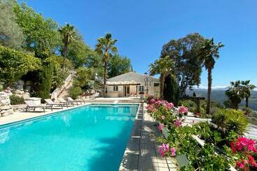 بنسيون Villa Gloria