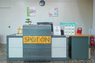 Spot On 89974 D Amigos Motel