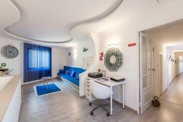 تختخواب و صبحانه Suites @ Portarade