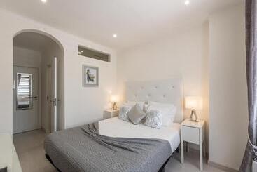 تختخواب و صبحانه Suites @ Portarade