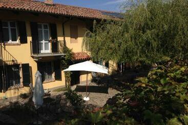 호텔 Agriturismo Cascina Barin