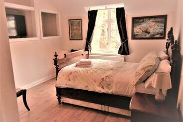 Riverside Bed & Breakfast
