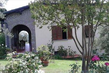 تختخواب و صبحانه La Collina Degli Olivi