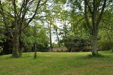 تختخواب و صبحانه Le Logis Du Plessis