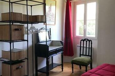 تختخواب و صبحانه Le Logis Du Plessis